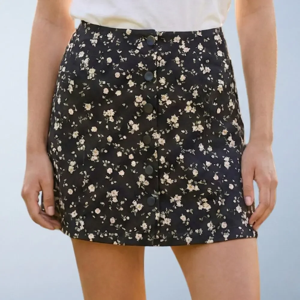Sky and Sparrow Black Ditsy Floral Button Front High Waisted Mini Skirt Size 28